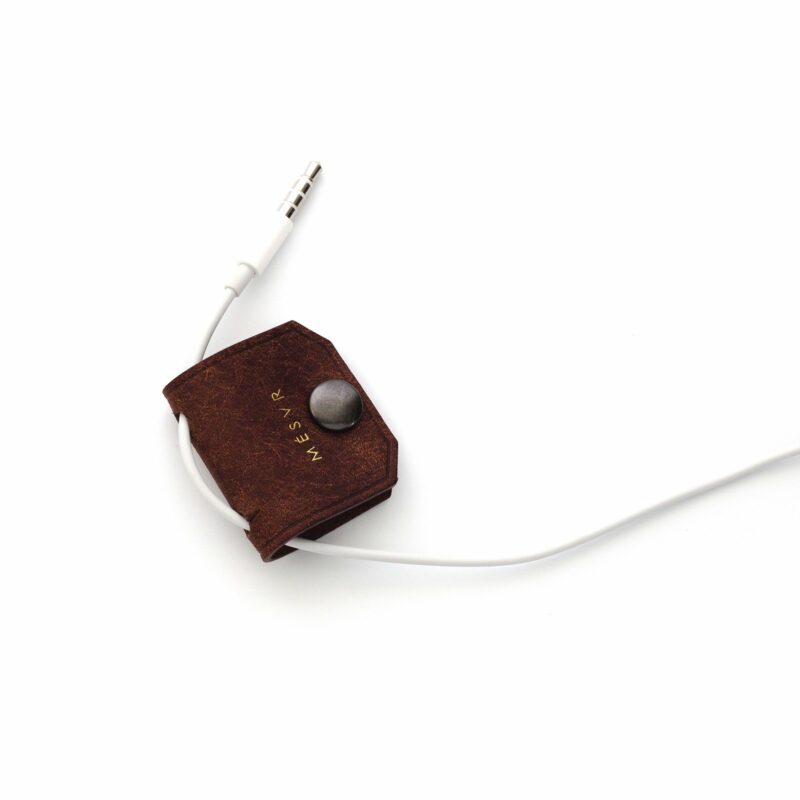 PUEBLO 耳機夾 行李吊牌 提供英文燙金烙印與皮革刻字服務 古典工藝 - Official Site